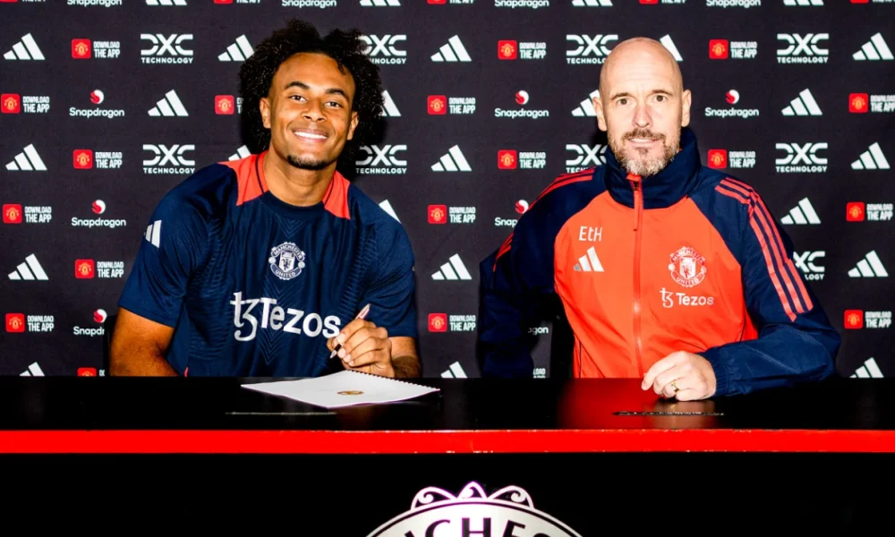 Joshua Zirkzee signs contract with Erik ten Hag