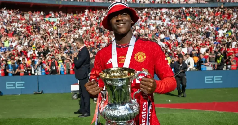 Kobbie Mainoo with FA Cup