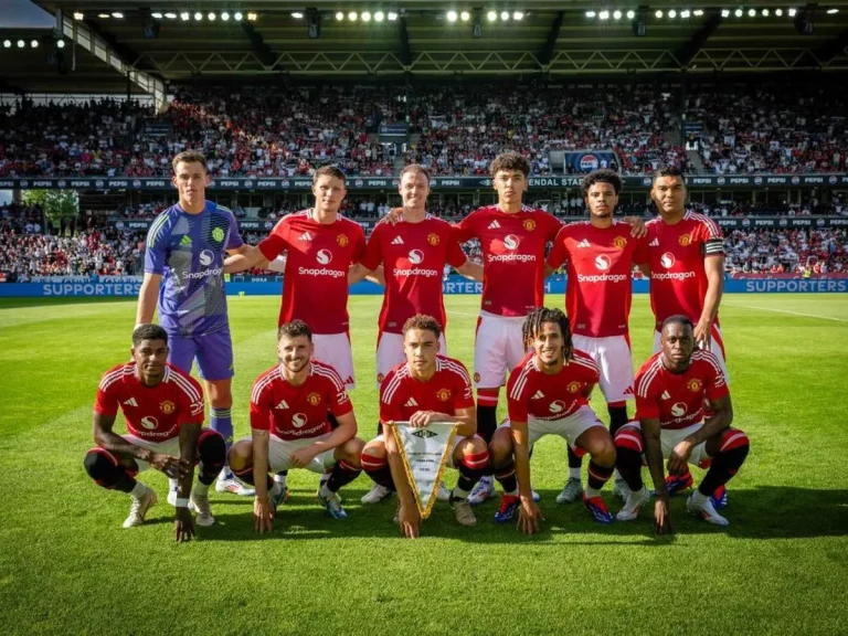 Manchester United players line up vs Rosenborg