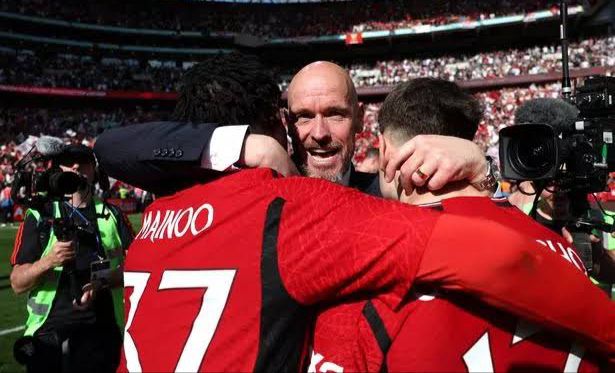 Erik ten Hag with Kobbie Mainoo and Alejandro Garnacho