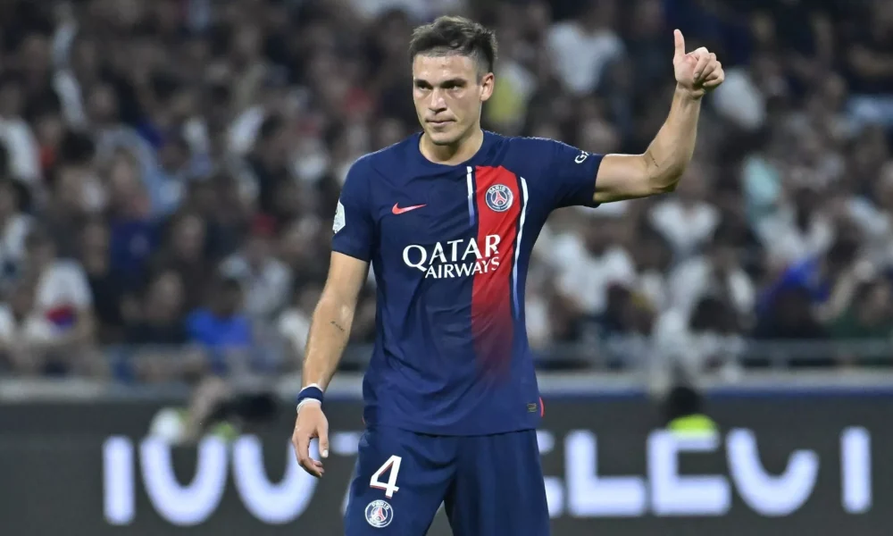 PSG number 4, midfielder Manuel Ugarte