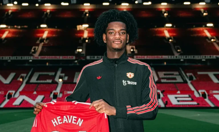 Ayden Heaven Manchester United shirt