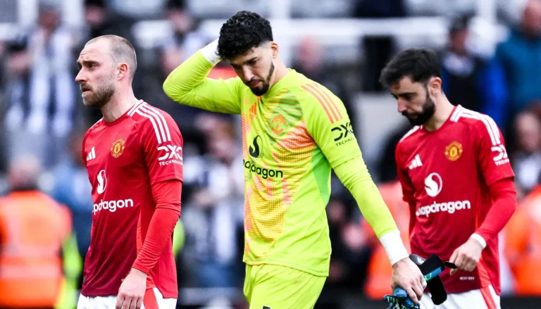 Manchester United players after Newcastle defeat