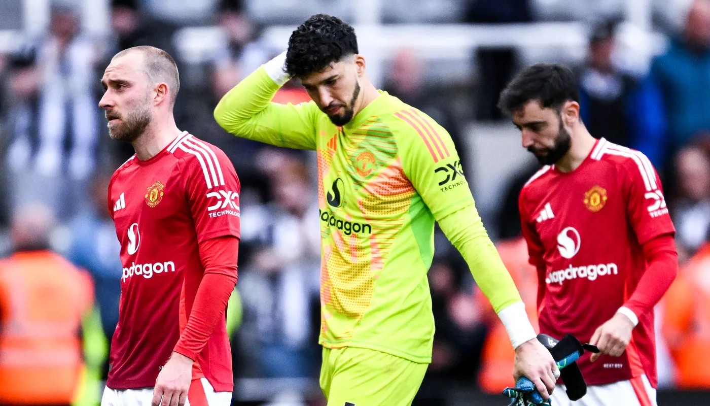 Manchester United players after Newcastle defeat