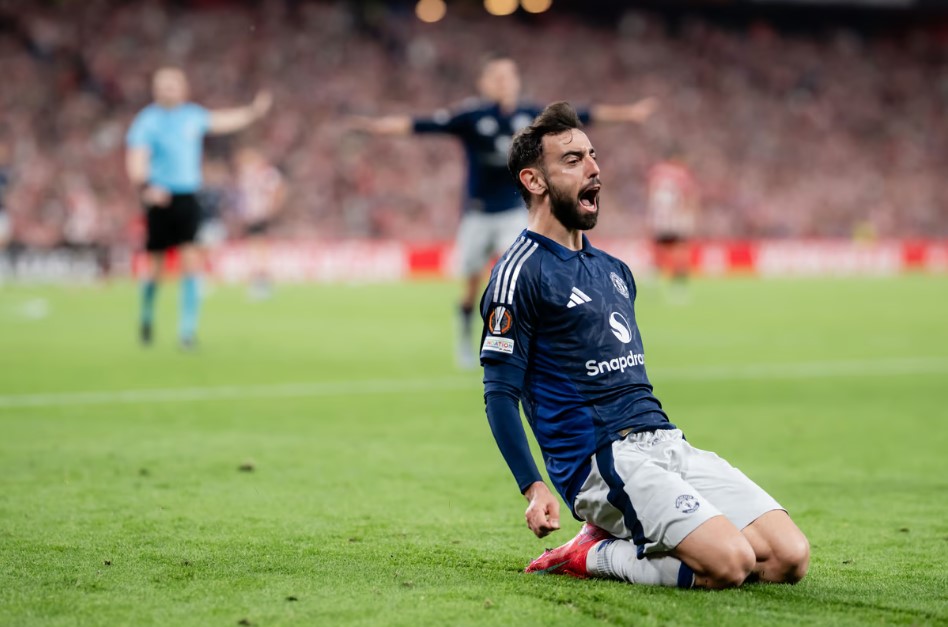 Manchester United captain Bruno Fernandes scores vs Athletic Club
