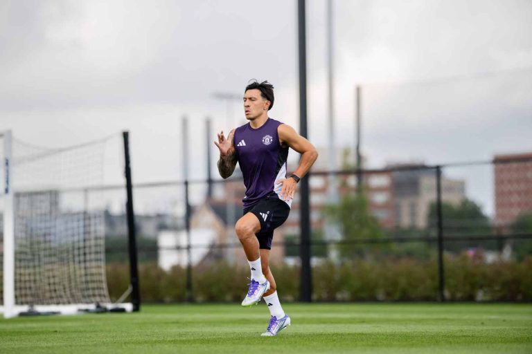 Lisandro Martinez training