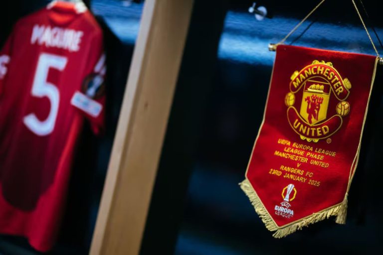 Manchester United badge