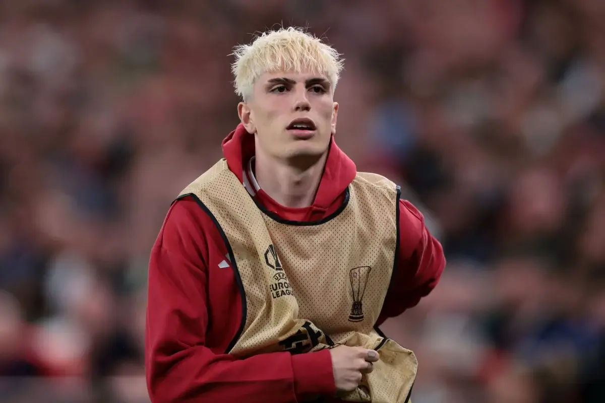 Alejandro Garnacho pre-game training gear