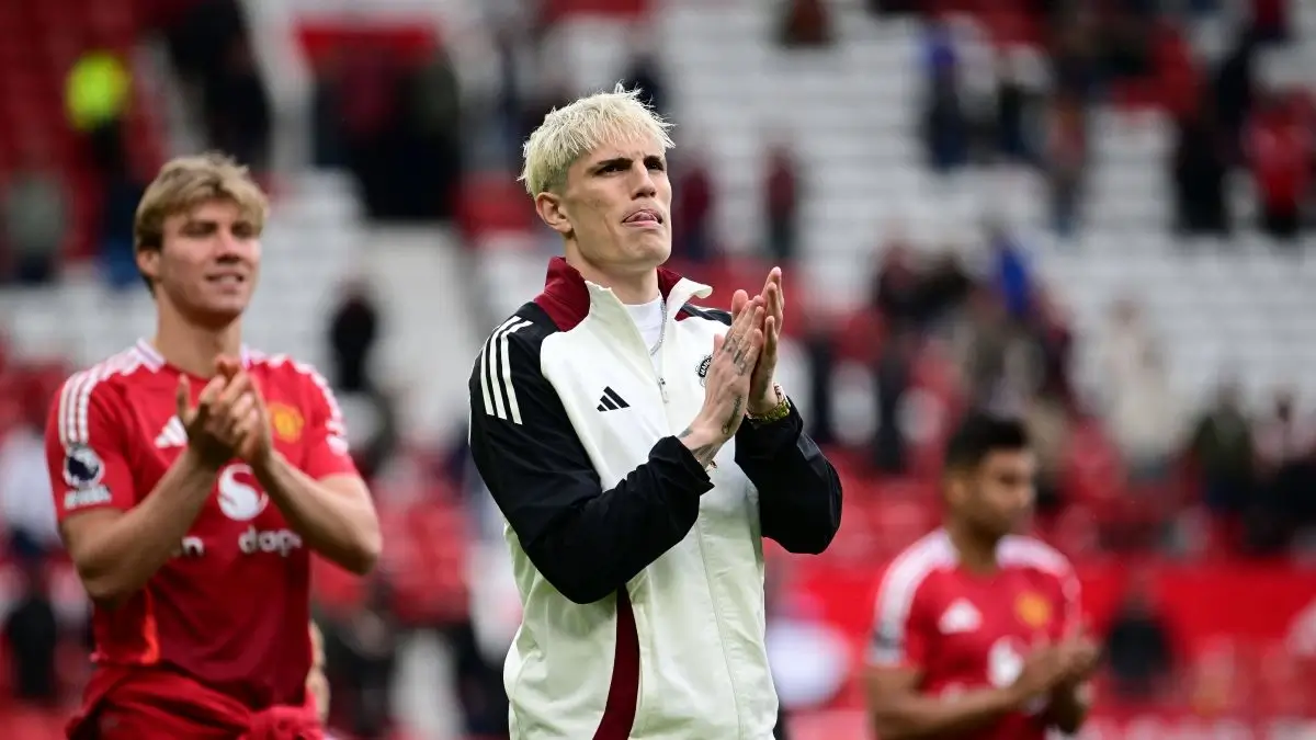 Alejandro Garnacho clapping post-game