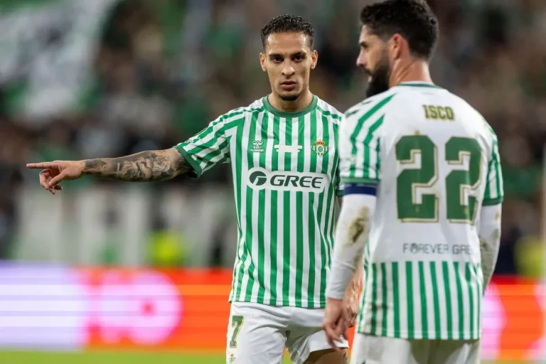 Antony and Isco for Real Betis