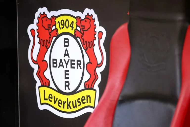 Bayer Leverkusen crest