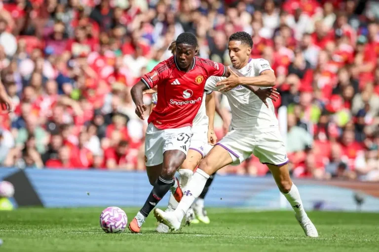 Kobbie Mainoo away kit vs Fiorentina