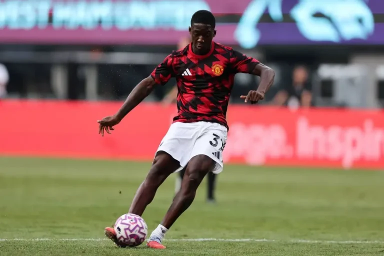 Kobbie Mainoo pre-game training gear