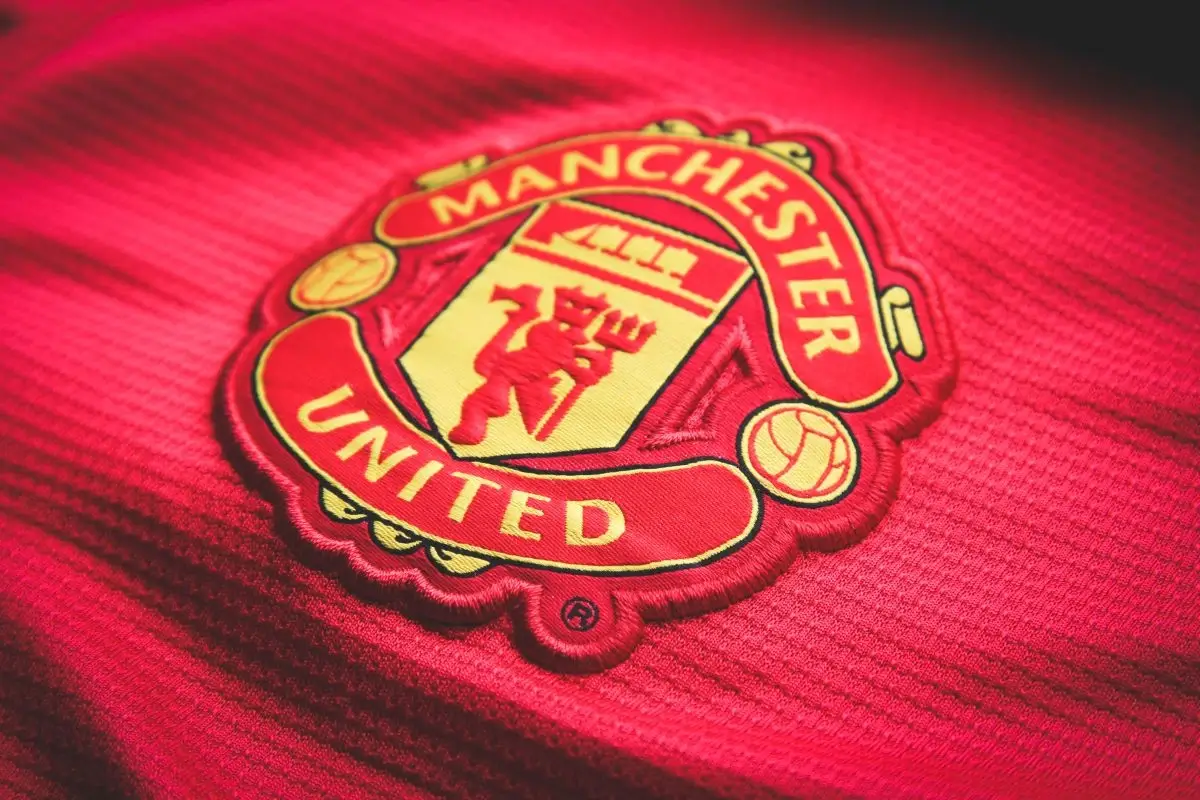 Manchester United crest on shirt