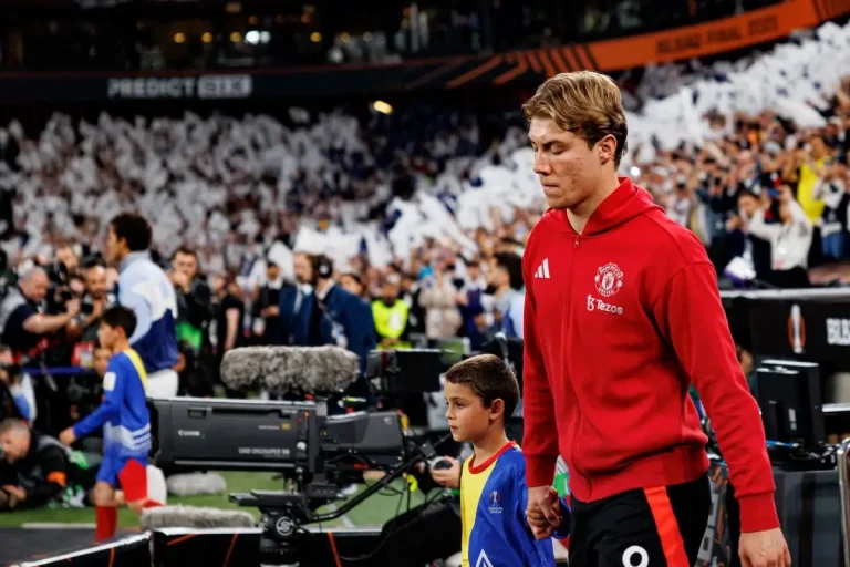 Rasmus Hojlund walkout for Manchester United