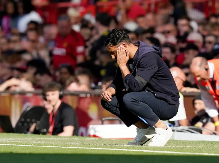 Ruben Amorim crouching pitch side