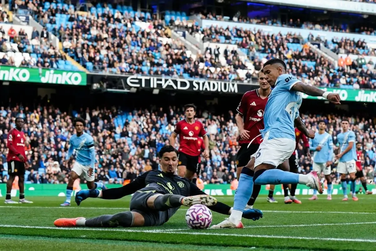 Altay Bayindir - Manchester City vs Manchester United 3-0