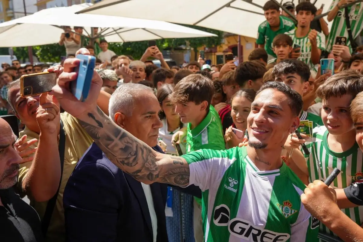 Real Betis attacker Antony taking a selfie with fans