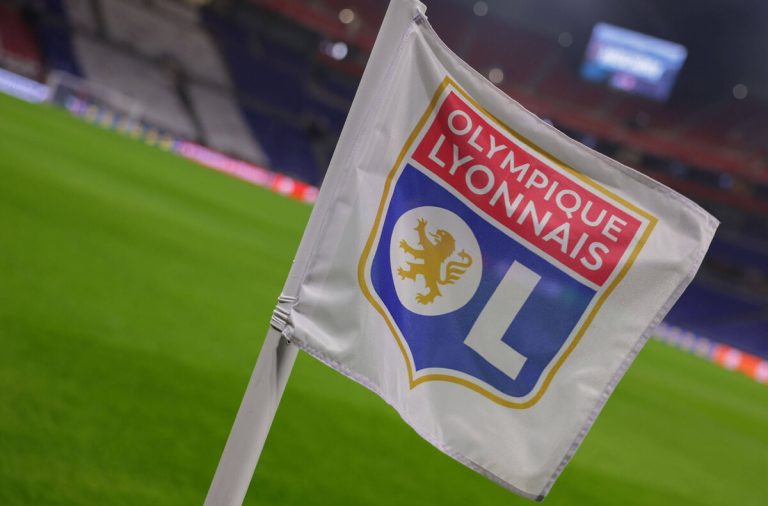 Lyon Corner Flag